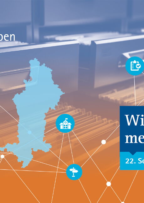 Eine Grafik, die aus dem Titel "Wirtschaft meets Verwaltung", einem Overlay eines digitalen Netzwerks sowie Aktenschränken im Hintergrund besteht.